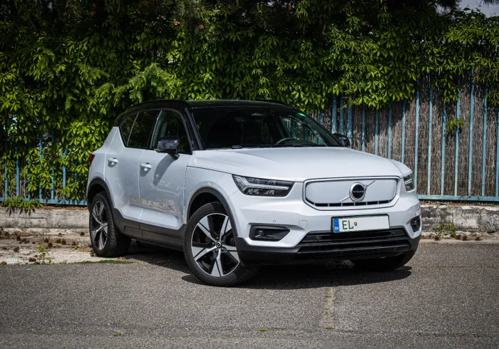 Volvo XC40 RECHARGE P8 AWD R-DESIGN