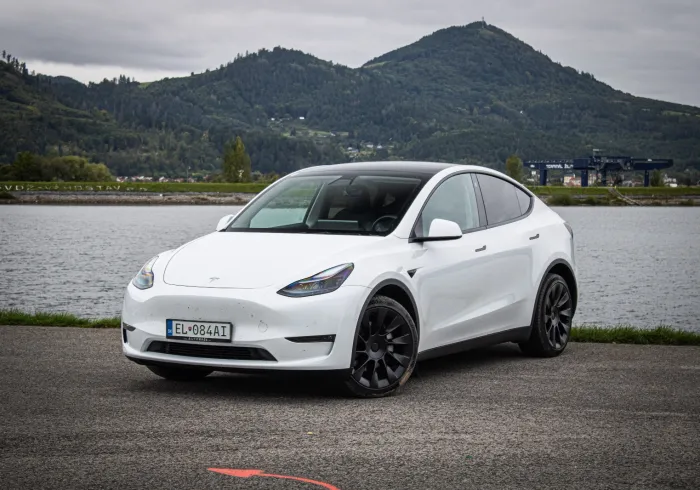 Tesla Model Y Long Range, ťažné, R20, nelakované