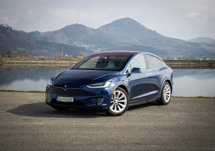Tesla Model X 75D Free Supercharging SC01, 6 miestna, Ťažné, TOP konfigurácia