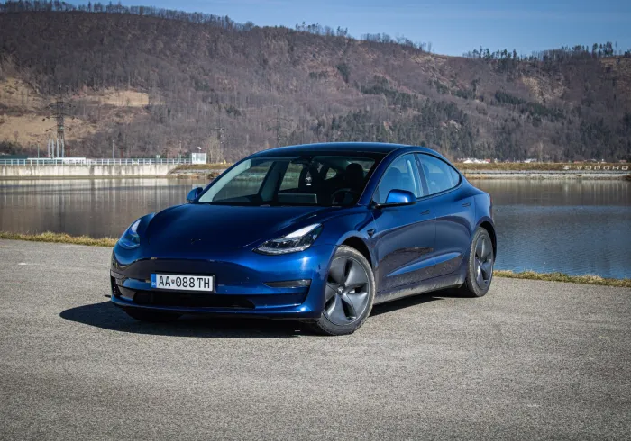 Tesla Model 3 Long Range, Premium Sound, Ťažné, Deep Blue Met, po servise