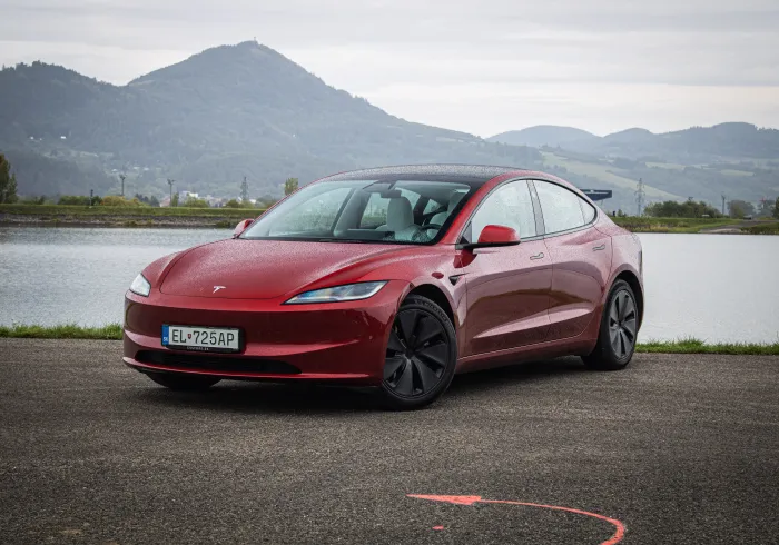 Tesla Model 3 Highland 91% SOH Long Range AWD, EAP, Biely interiér, krásny stav, DPH